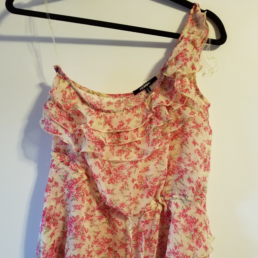 One shoulder top
